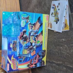 Fisher-Price Blaze and the Monster Machines Mud Pit Race Track Playset CALLOUTS